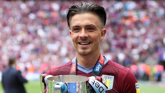 LONDON, ENGLAND - MAY 27: Jack Grealish of Aston Villa lifts the trophy following victory in the Sky Bet Championship Play-off Final match between Aston Villa and Derby County at Wembley Stadium on May 27, 2019 in London, United Kingdom. (Photo by Catherine Ivill/Getty Images)