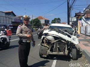 Ngantuk, Mobil Pemudik Tabrak Truk Boks Sedang Parkir