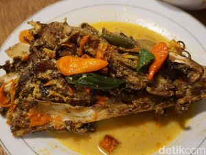 Kepala Manyung Bu Fat: Tersengat Pedasnya Mangut Kepala Manyung Legendaris Kepala Manyung Bu Fat: Tersengat Pedasnya Mangut Kepala Manyung Legendaris