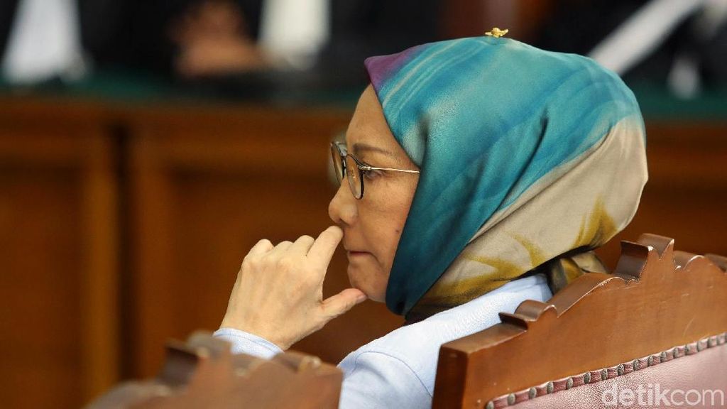 Ekspresi Ratna Sarumpaet Saat Dituntut 6 Tahun Penjara Ekspresi Ratna Sarumpaet Saat Dituntut 6 Tahun Penjara
