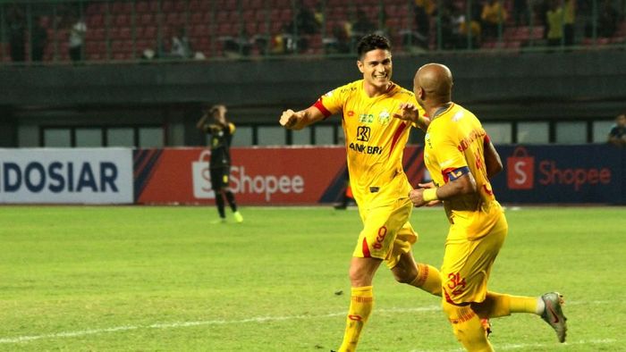 Bhayangkara FC menang 3-2 atas Semen Padang. (Dok. Foto: Risky Andrianto / ANTARA) Bhayangkara FC menang 3-2 atas Semen Padang. (Dok. Foto: Risky Andrianto / ANTARA)
