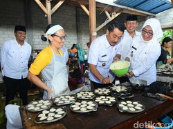 Jelang Lebaran, Produksi Kue Kering Pengusaha di Banyuwangi Melonjak