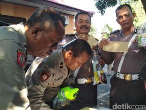 200 Polisi Blitar Dibekali Paket Obat-obatan untuk Operasi Ketupat Semeru 200 Polisi Blitar Dibekali Paket Obat-obatan untuk Operasi Ketupat Semeru