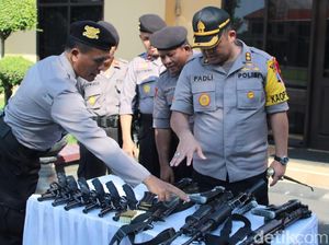 Pos Pengamanan Mudik Lebaran di Jombang Dilengkapi Senpi Laras Panjang Pos Pengamanan Mudik Lebaran di Jombang Dilengkapi Senpi Laras Panjang