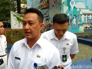 Karaokean di Kantor, Lurah dan Anak Buahnya Disanksi Pemotongan Tunjangan Karaokean di Kantor, Lurah dan Anak Buahnya Disanksi Pemotongan Tunjangan