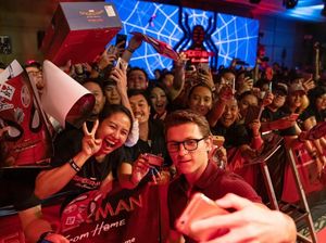 Aksi Tom Holland di Spider-Man: Far from Home Aksi Tom Holland di Spider-Man: Far from Home