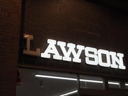 Matikan Lampu Jadi Cara Toko Ini Selamatkan Burung