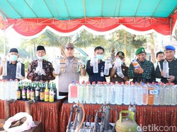 Tidak Hanya Miras, Polisi Tuban Juga Musnahkan Alat Pembuatnya