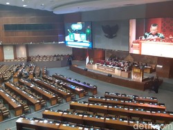 Sepi, Bangku Kosong Hiasi Paripurna DPR Pagi Ini