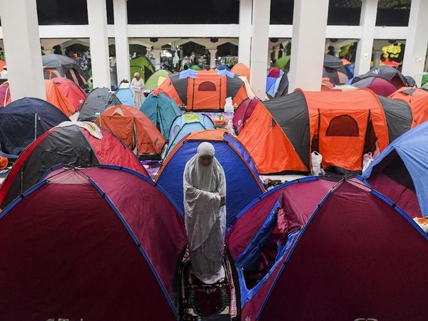 Potret Warga Berkemah untuk Iktikaf di Minggu Terakhir Ramadhan