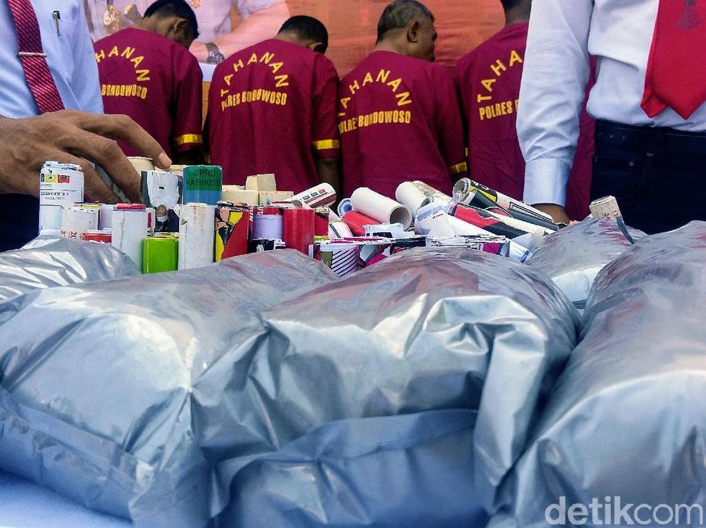 Polisi Bentuk Timsus Kejar Pemilik 1 Kuintal Bahan Peledak di Bondowoso Polisi Bentuk Timsus Kejar Pemilik 1 Kuintal Bahan Peledak di Bondowoso