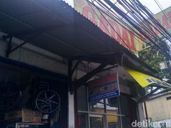 Ponsel Batangan hingga BPKB Bisa Sekolah di Gadai Pinggir Jalan