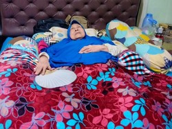 Tim Rano Karno Evakuasi Mak Nyak Si Doel dari Banjir