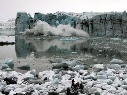 Saat Turis Hampir Mati Tertimpa Gletser Es yang Runtuh