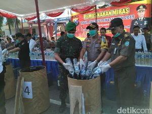 Polres Ponorogo Musnahkan 900 Liter Miras, Menurun dari Tahun Lalu Polres Ponorogo Musnahkan 900 Liter Miras, Menurun dari Tahun Lalu