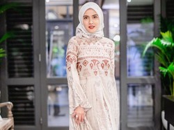 Selain Shandy Aulia, Deretan Seleb Ini Juga Beda Agama dengan Keluarga