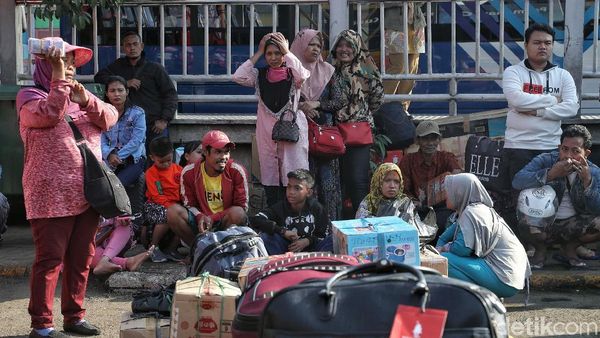 Terminal Bus Tanjung Priok Mulai Ramai Dipenuhi Pemudik