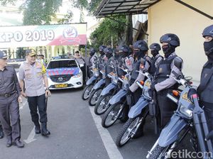 Tim Urai Macet Dibekali Senpi saat Jaga Jalur Lembang-Padalarang Tim Urai Macet Dibekali Senpi saat Jaga Jalur Lembang-Padalarang