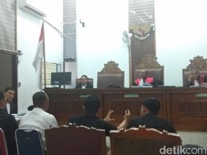 Satgas Antimafia Bola Curiga Sobekan Kertas di Pantry Kantor Jokdri Satgas Antimafia Bola Curiga Sobekan Kertas di Pantry Kantor Jokdri