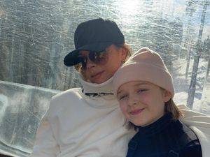 Victoria Beckham Berantem dengan Mertua di Perayaan Baptis Harper