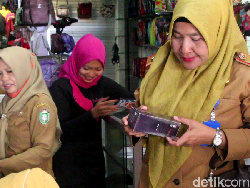 Ratusan Kosmetik Kedaluarsa Disita Disdag Kota Parepare