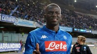 Tak lolos ke Liga Champions, peluang MU untuk mendapatkan Matthijs de Ligt amat tipis. Untuk posisi bek, Kalidou Koulibaly kabarnya berpeluang dilepas oleh Napoli jika ada tawaran dengan harga yang pas. Foto: Francesco Pecoraro / Getty Images