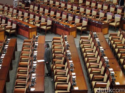 Miris! Bangku Kosong Hiasi Rapat Paripurna DPR