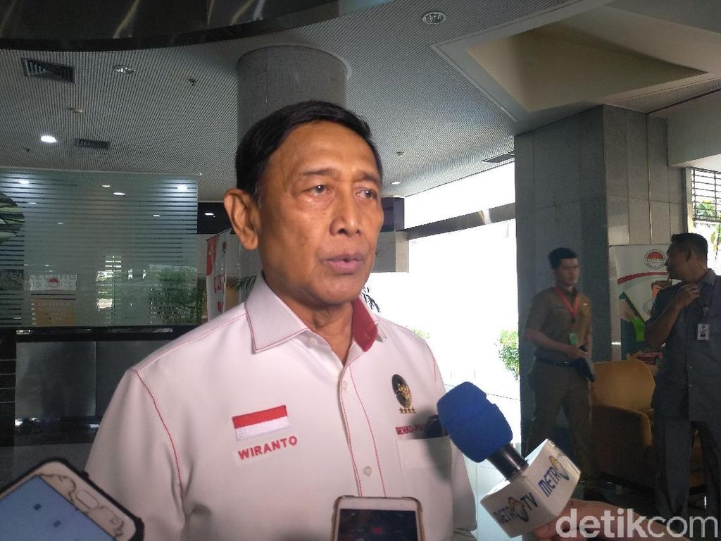 Wiranto Jelaskan Isi Pertemuan dengan Mahfud Md Cs soal Rusuh 21-22 Mei Wiranto Jelaskan Isi Pertemuan dengan Mahfud Md Cs soal Rusuh 21-22 Mei