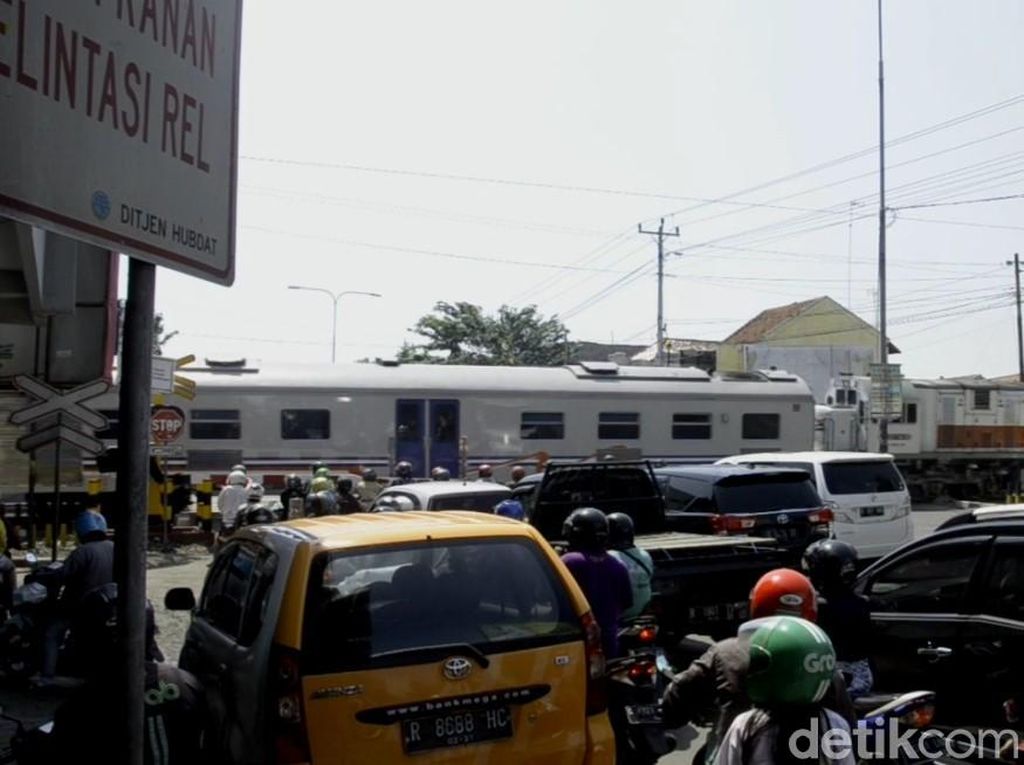 Hindari Lintasan KA di Kota Pekolangan, Ini Jalur Alternatifnya Hindari Lintasan KA di Kota Pekolangan, Ini Jalur Alternatifnya
