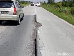 Jalinsum Riau Retak hingga Beton Jalanan Terbelah
