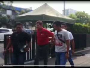 Video Detik-detik Penangkapan Jerry D Gray dan Digiring Polisi
