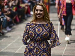 Kisah Wanita Tanpa Lengan Menolak Pasrah, Sukses Jadi Desainer dan Pengacara