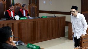 Berpeci Hitam, Pejabat Kemenag Penyuap Rommy Hadapi Dakwaan