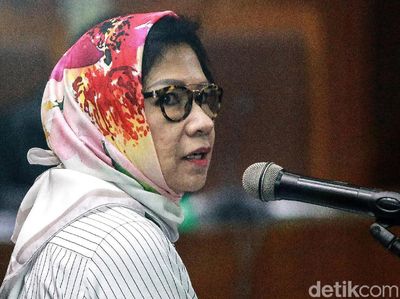Baca Pledoi, Begini Ekspresi Eks Dirut Pertamina