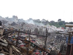 Ganggu Kesehatan Warga, Pembuangan Sampah Ilegal di Ciledug Disegel