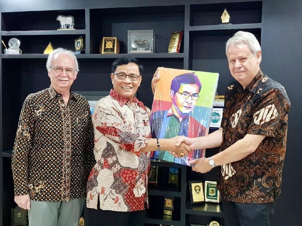 FAO Apresiasi Penanggulangan Flu Burung di Indonesia FAO Apresiasi Penanggulangan Flu Burung di Indonesia