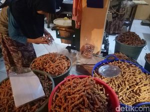 Kriuk Renyah Kue Otere-otere Khas Makassar yang Diburu Saat Lebaran Kriuk Renyah Kue Otere-otere Khas Makassar yang Diburu Saat Lebaran