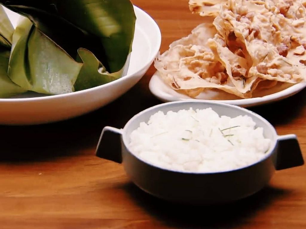 Bikin Rempeyek Kacang, Wanita Indonesia Ini Dapat Pujian Chef Dunia Bikin Rempeyek Kacang, Wanita Indonesia Ini Dapat Pujian Chef Dunia