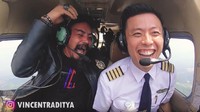 Melihat Lagi Ekspresi Para Artis Terbang Bareng Vincent Raditya