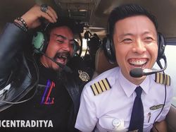 Melihat Lagi Ekspresi Para Artis Terbang Bareng Vincent Raditya
