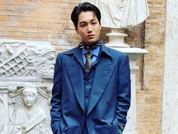 Penampilan Super Stylish Kai EXO di Fashion Show Gucci Bikin Fans Terpana