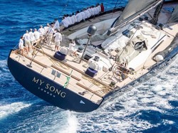 Nahas! Yacht Rp 23 T Ini Hilang Setelah Jatuh dari Kapal Kargo
