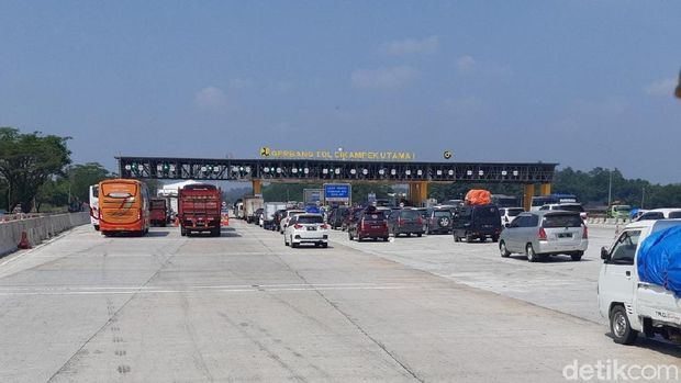 Jakarta Menuju Tol Pejagan H-7 Lebaran