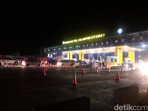 Gerbang Tol Cikampek Utama I Mulai Padat, Antrean Kendaran 2 Km Gerbang Tol Cikampek Utama I Mulai Padat, Antrean Kendaran 2 Km