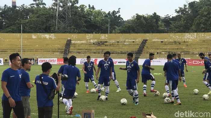 Persib Bandung latihan jelang persiapan kontra Semen Padang (Jeka Kampai/detikSport) Persib Bandung latihan jelang persiapan kontra Semen Padang (Jeka Kampai/detikSport)