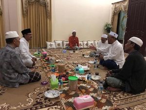Ulama Sampang Sesalkan Pembakaran Polsek Tambelangan Ulama Sampang Sesalkan Pembakaran Polsek Tambelangan