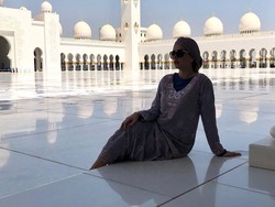 Kunjungi Masjid, Cantiknya Pasangan Paul Pogba Pakai Gamis dan Turban