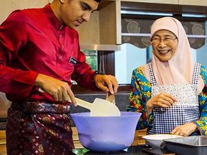 Tampan dan Jago Masak, Begini Gaya Syed Saddiq Kalau Sedang Meracik Kue Tampan dan Jago Masak, Begini Gaya Syed Saddiq Kalau Sedang Meracik Kue