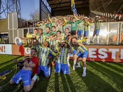 Menang Dramatis, Klub Ezra Walian Promosi ke Eredivisie