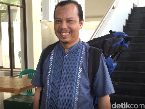 Kisah Inspiratif Marbot Keliling Pembersih Masjid Tanpa Dibayar